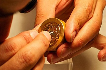 苏州欧米茄表冠掉了进水维修